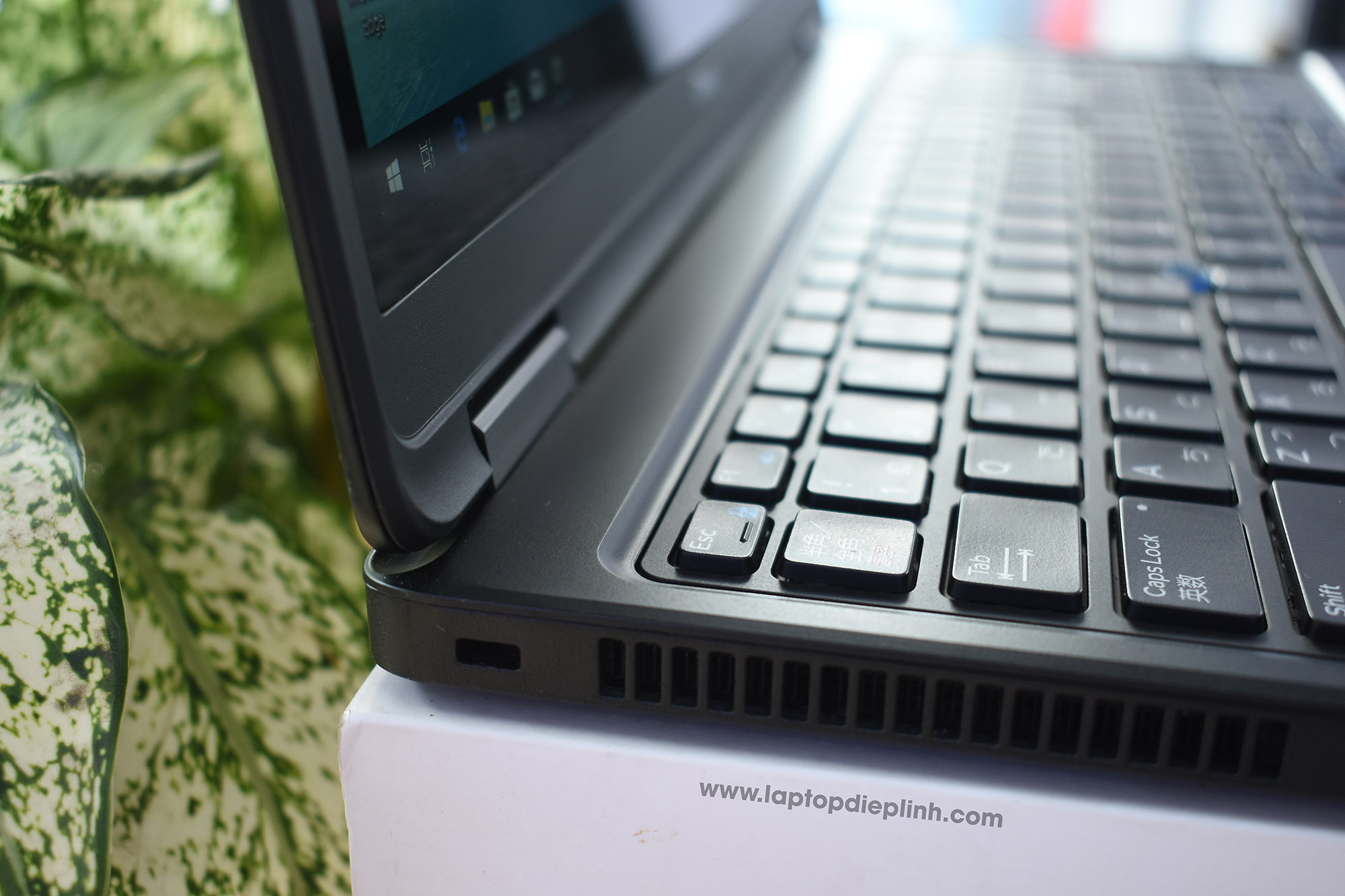Dell Latitude E5550 - Laptop tầm trung cấu hình khá