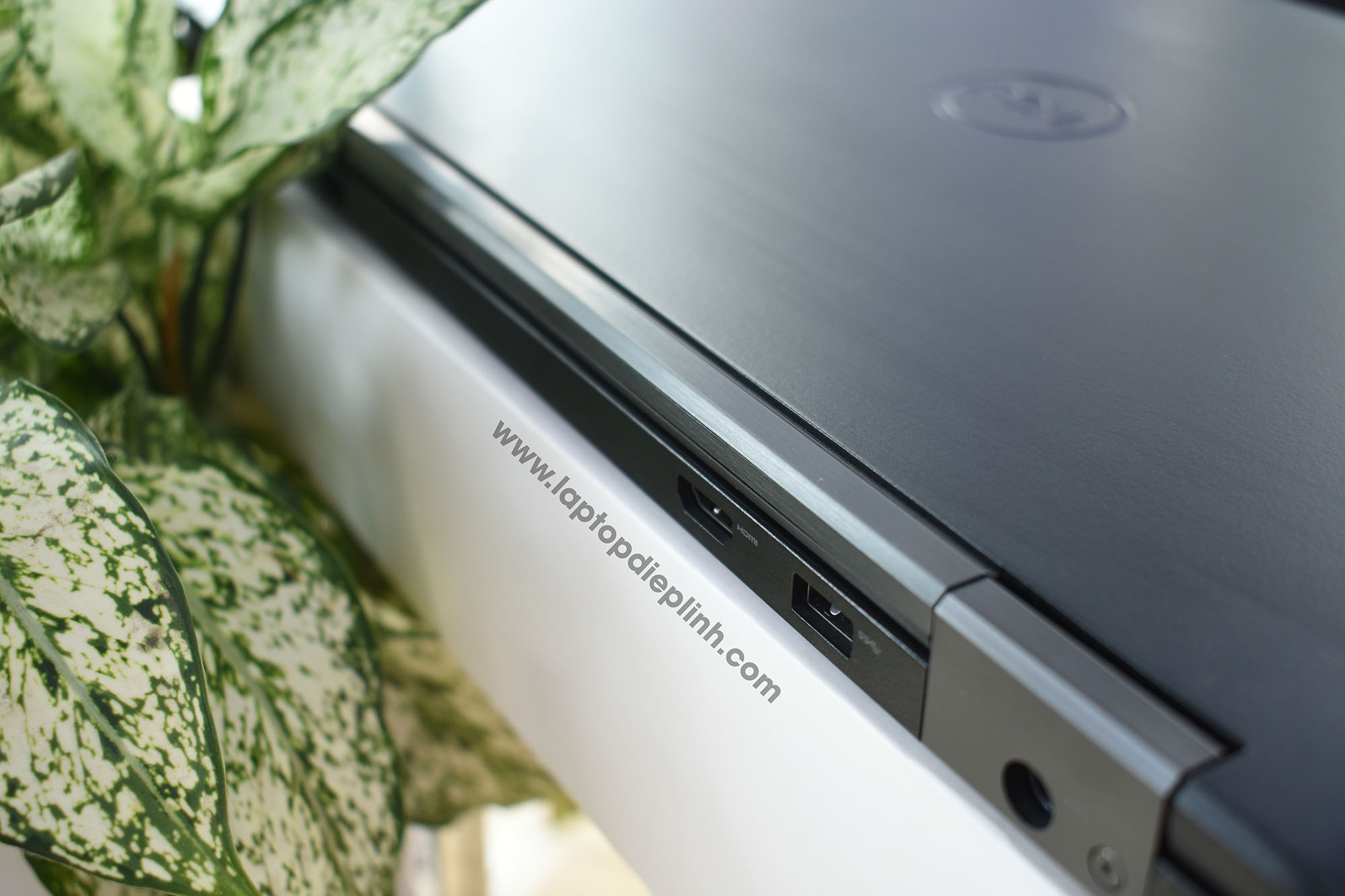 Dell Latitude E5550 - Laptop tầm trung cấu hình khá